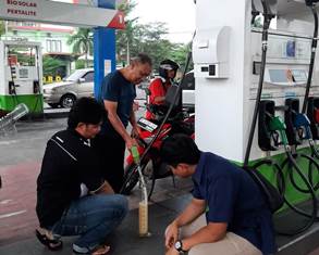 Jelang Mudik, Polres Bojonegoro Sidak SPBU Periksa Takaran dan Pastikan Stok BBM Aman