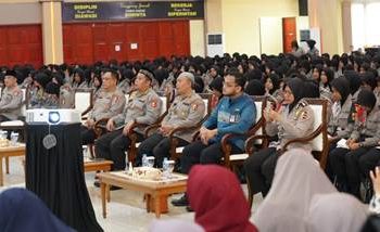 Program Pendidikan Siswa Qur’ani Cetak Polwan Berprestasi Keagamaan