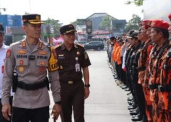 Kapolres Batu Pimpin Apel Gelar Pasukan Operasi Ketupat Semeru 2024 dan Pemusnahan Hasil