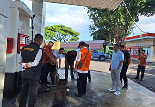 Lebaran Kian Dekat, Polisi di Banyuwangi Masif Sidak SPBU di Jalur Mudik