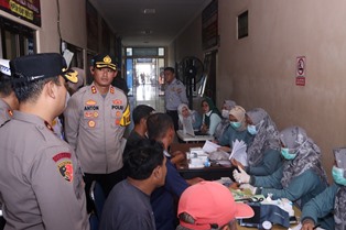 Pastikan Perjalanan Mudik Aman, Polres Ponorogo Gelar Pemeriksaan Kesehatan Sopir