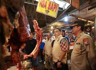 Bapokting Jelang Lebaran Aman, Tim Satgas Pangan Polda Jatim Terus Pantau di Sejumlah Pasar