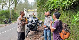 Kapolres Mojokerto Pantau Jalur Ekstrem Mojokerto – Kota Batu di Operasi Ketupat Semeru 2024