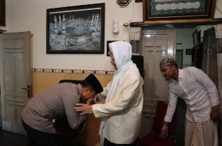 Kapolres Kediri Kota Silaturahmi Kepada Pengasuh Ponpes Lirboyo