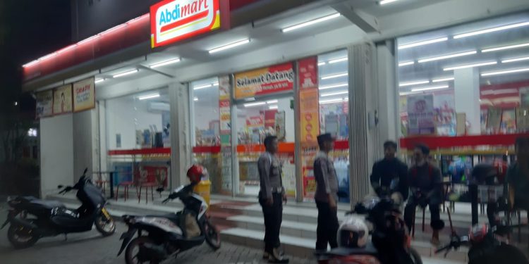 Polsek Mantup Polres Lamongan Polda Jatim melaksanakan patroli sasaran Abdimart Desa Sumberdadi