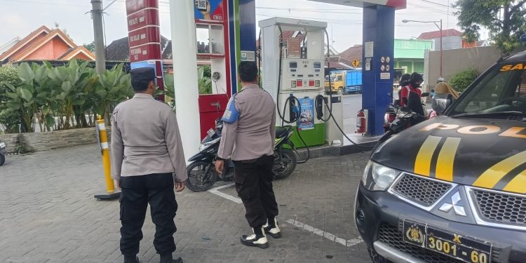 Polsek Mantup Polres Lamongan melaksanakan patroli ke SPBU Sumberdadi Mantup