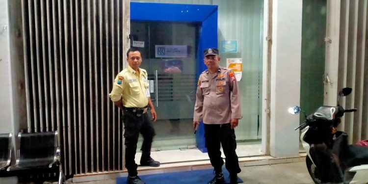 Anggota Polsek Laren Polres Lamonga laksanakan patroli kewilayahan di tempat obyek vital