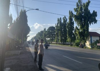 CW PAGI ANGGOTA POLSEK DEKET POLRES LAMONGAN ANTISIPASI KEPADATAN ARUS LALU LINTAS