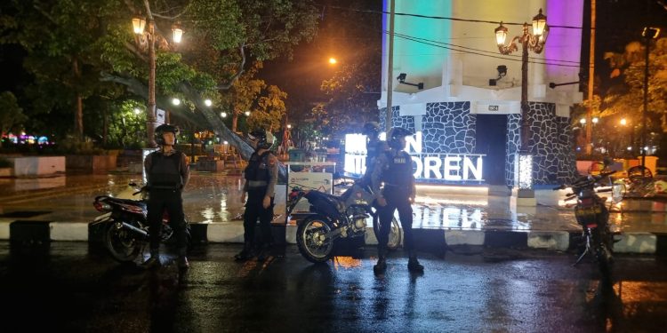 Satgas Preventif Ops Ketupat Semeru 2024 Polres Lamongan Patroli di Pusat Kota Cegah Kriminalitas