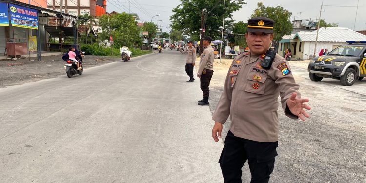 Antisipasi Balap Liar di Desa Pucangro yang berbatasan dengan Banjarmadu, Karanggeneng Lamongan-Jatim