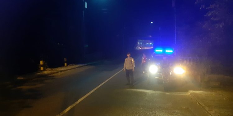 Rutin, Anggota Polsek Mantup Polres Lamongan melaksanakan patroli ke Perbatasan untuk cegah gesekan perguruan silat