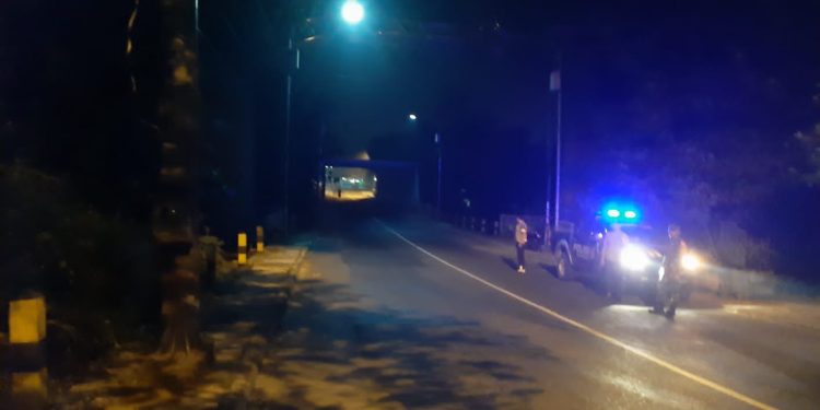 Rutin, Anggota Polsek Mantup Polres Lamongan Polda Jatim melaksanakan patroli ke perbatasan Lamongan-Mojokerto untuk cegah gesekan antar perguruan silat