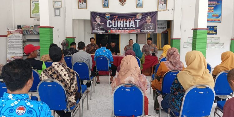Polsek Kembangbahu Polres Lamongan Polda Jatim mengadakan kegiatan “Jumat Curhat di balai Desa Sukosongo