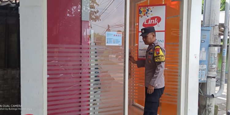 anggota polsek laren polres lamongan laksanakan patroli kewilayahan sasaran atm BNI