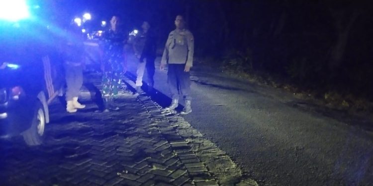 Polsek Kembangbahu Polres Lamongan Polda Jatim melaksanakan patroli Blue Light