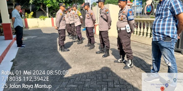 Menyambut ‘MAY DAY’ Polsek Tikung Polres Lamongan Laksanakan Apel Siaga Dilanjutkan Patroli Wilayah