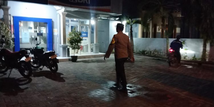 Polsek Kembangbahu Polres Lamongan Polda Jatim melaksanakan kegiatan patroli dialogis sambang Obvit