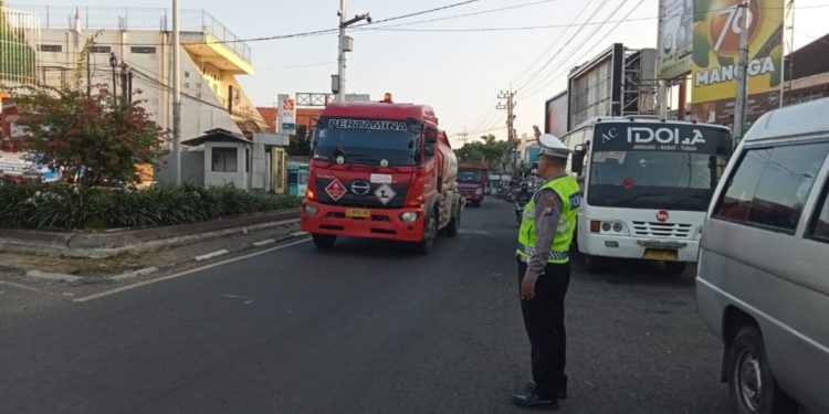 Giat Commander Wish Pagi Anggota Polsek Babat berikan rasa aman dan nyaman kepada masyarakat saat di jalan raya