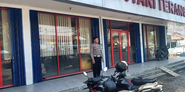 Anggota Polsek Babat melaksanakan Patroli dialogia di Bank Mentari Babat guna cegah gangguan Kamtibmas
