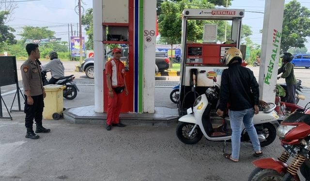 POLSEK DEKET POLRES LAMONGAN PATROLI OBYEK VITAL SPBU DIWILAYAH KECAMATAN DEKET