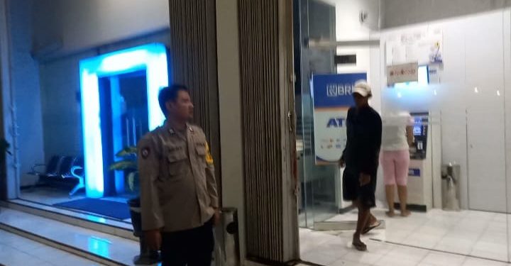 CEGAH KRIMINALITAS POLSEK SUKORAME POLRES LAMONGAN POLDA JATIM INTENS PATROLI OBVIT MALAM