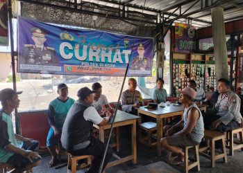 KAPOLSEK GLAGAG MELAKSANAKAN GIAT JUMAT CURHAT SAPA WARGA DAN DENGARKAN KELUHAN