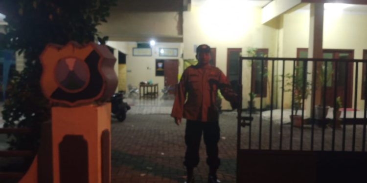 Body Sistem Malam dilaks Ka SPKT beserta Anggota Jaga Marwah Mapolsek Karanggeneng Polres Lamongan Polda Jatim