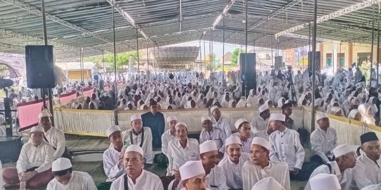 Pengamanan Giat Masyarakat Manaqib di Ponpes Tanwirul Qulub, Desa Sungelebak, Kecamatan Kalarnggeneng, Kabupatem Lamongan, Prrofinsi Jawa Timur
