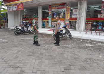 Polsek Mantup Polres Lamongan melaksanakan patroli ke abdimart Sumberdadi Kecamatan Mantup