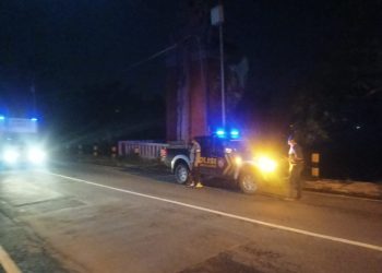 Anggota Polsek Mantup Polres Lamongan melaksanakan patroli ke perbatasan untuk cegah gesekan perguruan silat