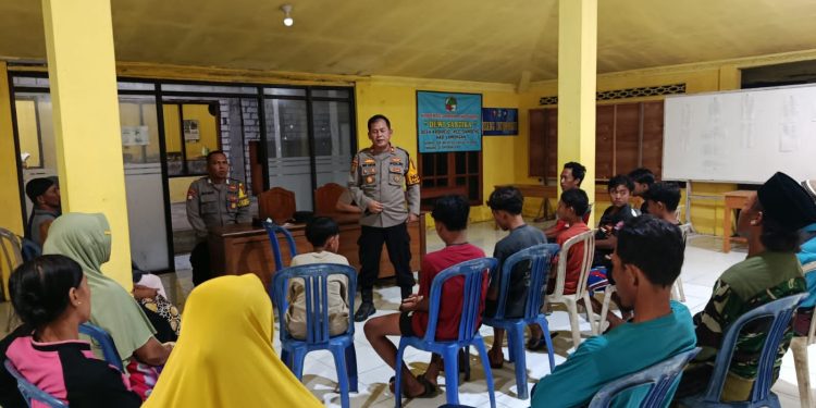 Kapolsek Sambeng Tindaklanjuti Laporan Warga Melalui Layanan 110, Permasalahan Diselesaikan Secara Mediasi