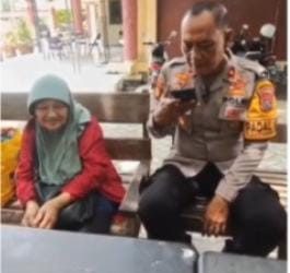 Perjalanan Haru Nenek dari Cikampek ke Lamongan, Dibantu Polsek Lamongan Kota Hingga Bertemu Bapak Purnomo