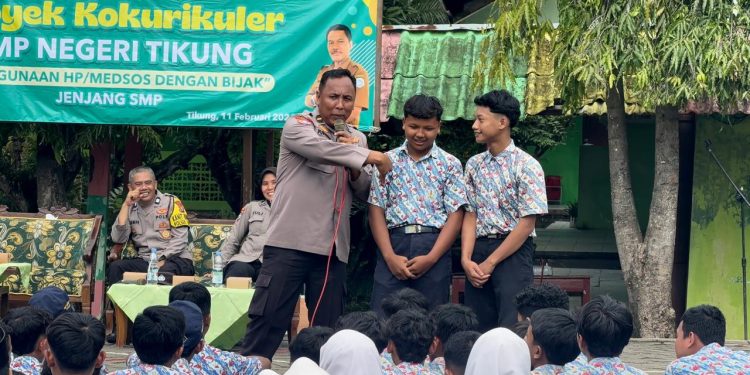 Ipda Purnomo Kanit Binpolmas Polres Lamongan Gelar Binluh Kenakalan Pelajar di SMPN 1 Tikung, Respon Cepat Aduan Lapor Pak Kapolres