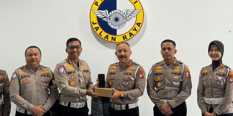 Korlantas Polri Distribusikan 15 Unit ETLE Handheld ke Polda Babel Perkuat Pengawasan dan Penindakan Pelanggaran Lalin