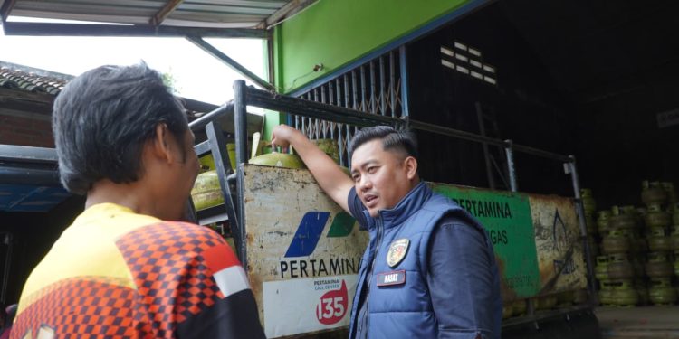 Satreskrim Polres Lamongan dan Diskoperindag Sidak LPG 3 Kg dan BBM Bersubsidi di Bulan Ramadhan, Stok Dipastikan Aman